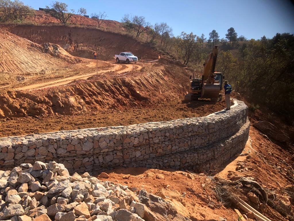 Civil construction and retaining-wall work
